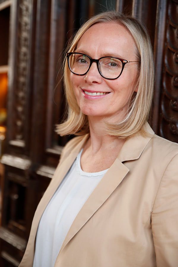Sonja von Behrens, Historikerin, Autorin und Regisseurin